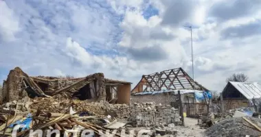 Життя на лінії вогню: в одному із селищ Запорізької області залишаються понад 200 дітей