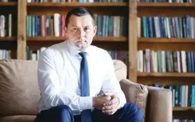 Дилер оземпіку в Україні Михайло Бабенко облаштував лакшері-життя на потоках в МОЗ