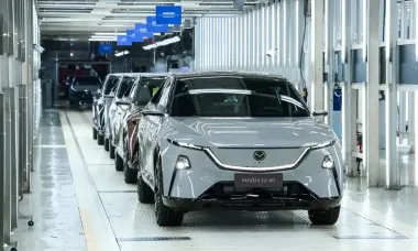Новый электрифицированный кроссовер Mazda с запасом хода 1300 км поступил в производство (фото)
