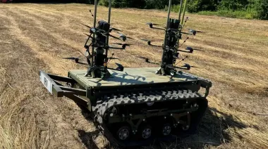 Может одновременно запускать несколько FPV-дронов: в Украине создали наземного робота-матку (фото)