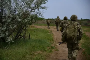 "Месяцами держат позиции": доброволец из Норвегии указал на проблемы с ротациями в ВСУ (видео)