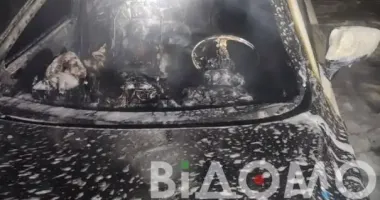 У Кривому Розі двоє неповнолітніх підпалили військове авто за гроші