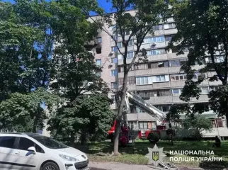 У Києві зловмисник випустив газ і підірвав квартиру: поранено поліцейського