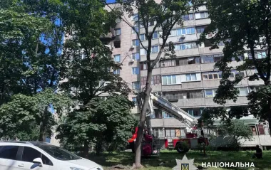 У Києві підозрюваний влаштував вибух у себе в квартирі: поранено поліцейського