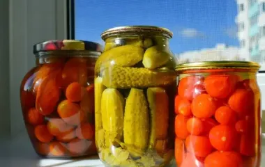 Банки вибухають, джеми псуються: у які дні в серпні-2025 заборонено консервувати, місячний календар