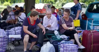 Подальше от обстрелов: в ОВА показали, как жителей Днепропетровщины эвакуируют из опасности