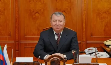 Не захотел отдавать нефтезавод: ФСБ на вертолетах явилась к "теневому хозяину" Дагестана