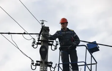 В Украине почти 200 населенных пунктов без света из-за непогоды: где отключения