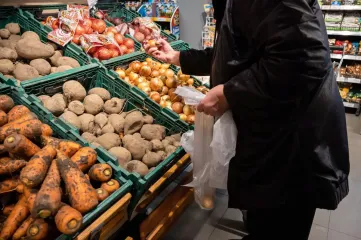 Цены на продукты взлетели не просто так: в НБУ раскрыли скрытые причины инфляции в Украине