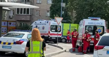 Стрельба в центре Черкасс: вооруженный мужчина находится в "МакДональдзе"