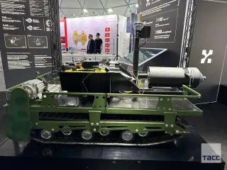 В России впервые показали робота для доставки дронов на оптоволокне: чем он опасен