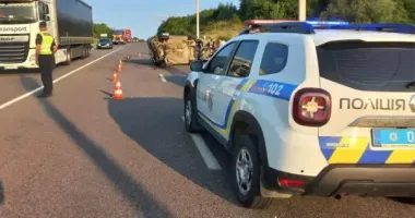 На Прикарпатті зіткнулись іномарки: авто перекинулось