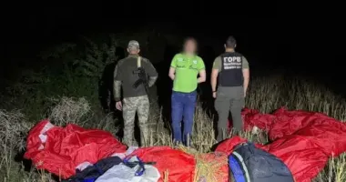 Хотел сбежать из Украины на параплане: пограничники задержали 48-летнего хмельничанина