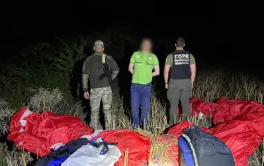 Мужчина пытался попасть в Молдову на параплане: горе-пилота задержали