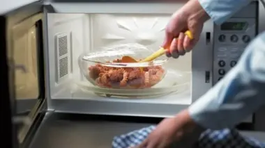 Ці продукти не можна розігрівати в мікрохвильовій печі