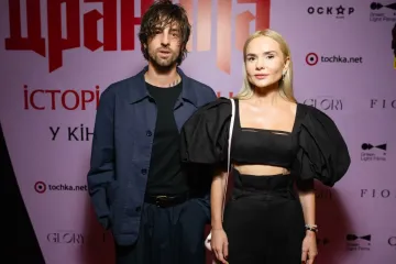 Дантес и Алена Лавренюк: звезды появились на премьере фильма "Дракула: История любви" в Киеве (фото)
