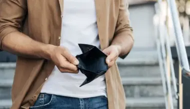 Salary cuts and the "four-day workweek". Leading Russian companies are suffering huge losses