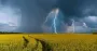 На Україну насуваються грози з градом і шквалами вітру