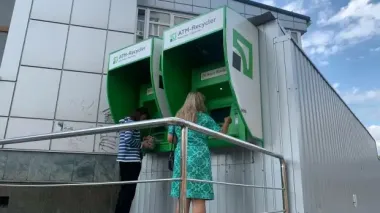 Забудьте про карти та смартфони: ПриватБанк зробив заяву для клієнтів, тепер все зміниться