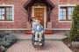 Женщина переехала в дом престарелых в 38 лет: "Лучшее решение в истории"