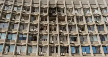 Враг нанес удар по крыше здания Сумской ОГА: что известно об утренней атаке