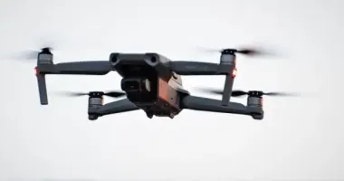 Россияне ударили FPV-дроном по частному дому на Запорожье: пострадала женщина