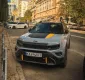 Расход 5,6 л/100 км и фирменная палатка: в Киеве заметили раритетный кроссовер Jeep (фото)