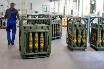 Rheinmetall намерена удвоить производство 155-мм снарядов в Украине: что этому мешает