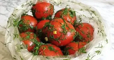 Малосольні помідори в пакеті швидкого приготування
