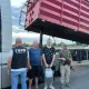 Під причепами вантажівок: як батько з сином намагалися переправити чоловіків за кордон