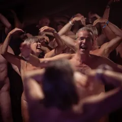 Sold out: в Германии на выставку для нудистов раскупили все билеты задолго до открытия