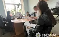 Судитимуть нотаріуса, яка з-за кордону через подругу вела бізнес в Україні