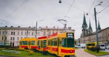 У Львові почали курсувати швейцарські трамваї