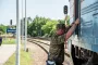 Украинцы въехали в Польшу на грузовом поезде, перебрав с алкоголем: как их наказали