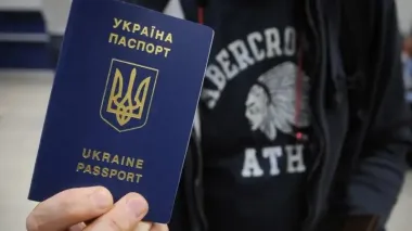 Зеленский хочет разрешить выезд мужчинам до 22 лет: это будет доступно не всем, — нардеп