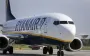 Хаос на борту Ryanair: пассажиры в самолете подрались из-за плача ребенка (фото)
