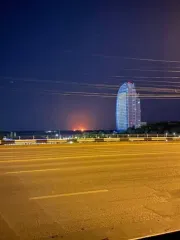 У російському Волгограді палає НПЗ після атаки дронів (фото)
