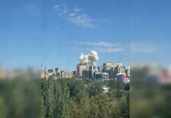 Поднялся гриб: в Ростове-на-Дону взрыв после объявления ракетной угрозы (видео)