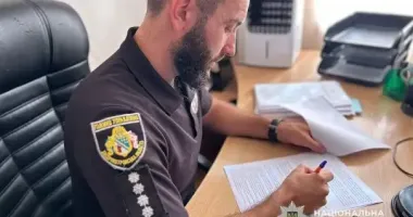 Чоловік у Кривому Розі кілька разів вдарив ножем у живіт свою внучку