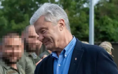 Порошенко надел на встречу с военными пиджак Canali за 75 тысяч: фото