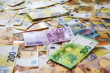 Бывшего президента заставили вернуть почти миллион евро: что произошло