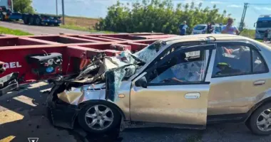На Київщині зіткнулися легковик та вантажівка: постраждали дві людини