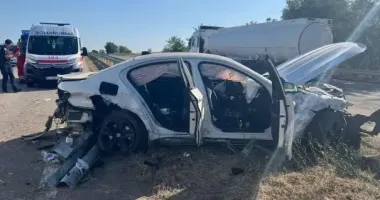 На трассе на Одесщине легковушка BMW влетела в отбойник: есть погибшая и пострадавшая