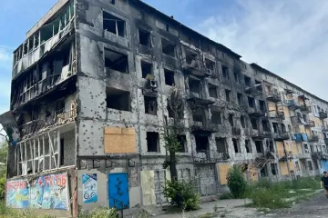 ‘Three weeks ago, this town was thriving’: Ukrainians flee the frontline in Putin’s frantic land grab 
