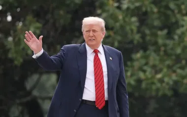 Трамп вылетел на Аляску для встречи с Путиным