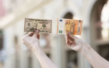НБУ знизив курс долара на вихідні на 11 копійок