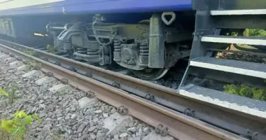 На Закарпатті пасажирські вагони зійшли з рейок: що відомо