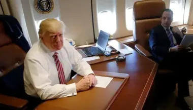 Трамп и официальная делегация США прибыли на Аляску — что известно