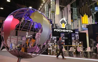 Провал саммита на Аляске может обернуться санкциями против "Роснефти" и "Лукойла", - СМИ