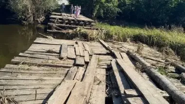 На Житомирщині через обвал мосту люди залишилися відрізаними від цивілізації (фото)